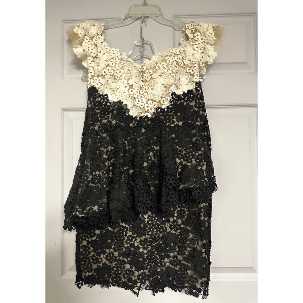 NWT RENE RUIZ TWO PIECE SET - LACE DETAILING